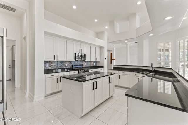 10417 N 180TH Drive, Waddell, AZ 85355