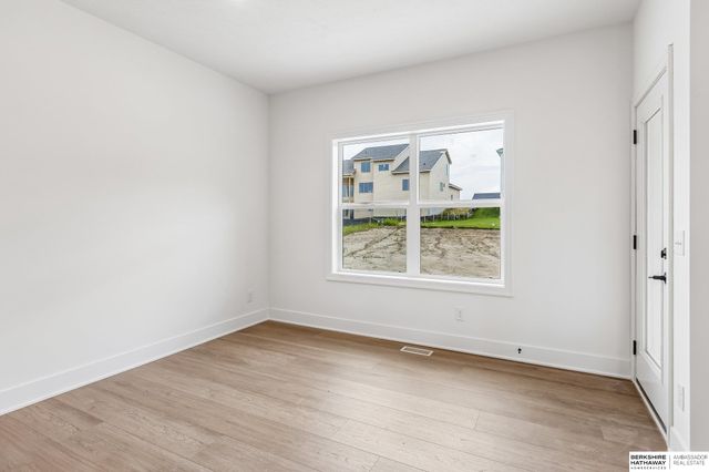 6227 N 210th Street, Elkhorn, NE 68022