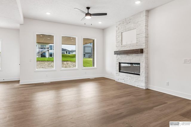 6227 N 210th Street, Elkhorn, NE 68022