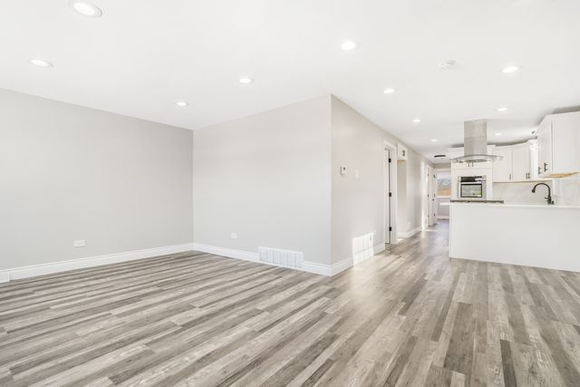 13049 S Brandon Avenue, Chicago, IL 60633