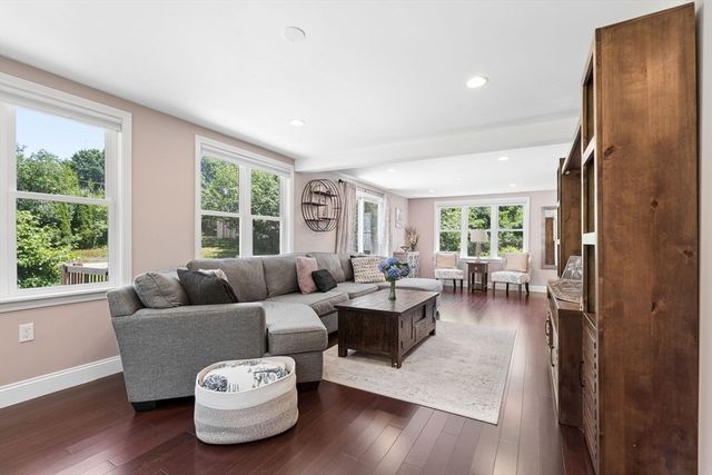 83 Colgate Dr, North Andover, MA 01845