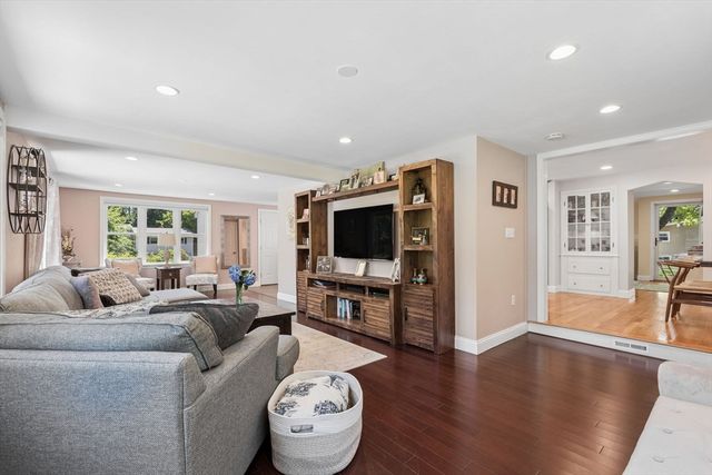 83 Colgate Dr, North Andover, MA 01845