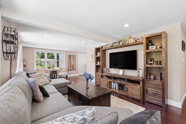 83 Colgate Dr, North Andover, MA 01845
