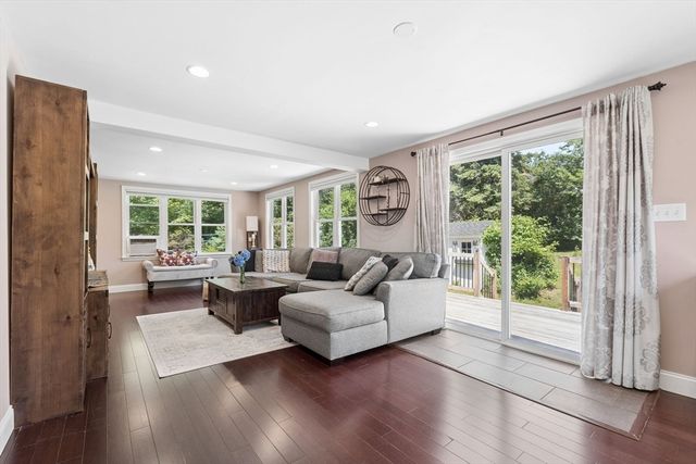 83 Colgate Dr, North Andover, MA 01845