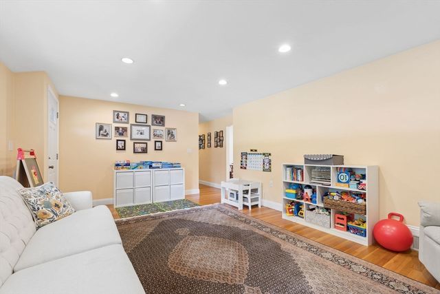 83 Colgate Dr, North Andover, MA 01845
