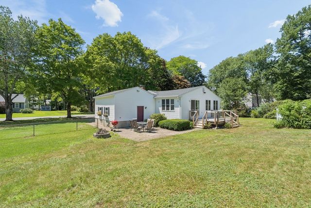 83 Colgate Dr, North Andover, MA 01845