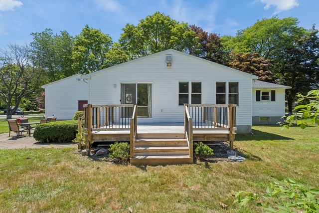 83 Colgate Dr, North Andover, MA 01845