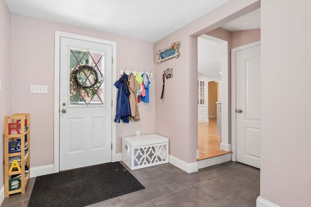83 Colgate Dr, North Andover, MA 01845