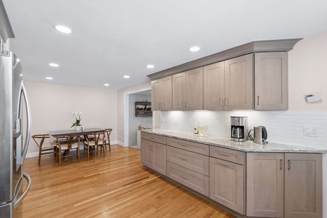 83 Colgate Dr, North Andover, MA 01845
