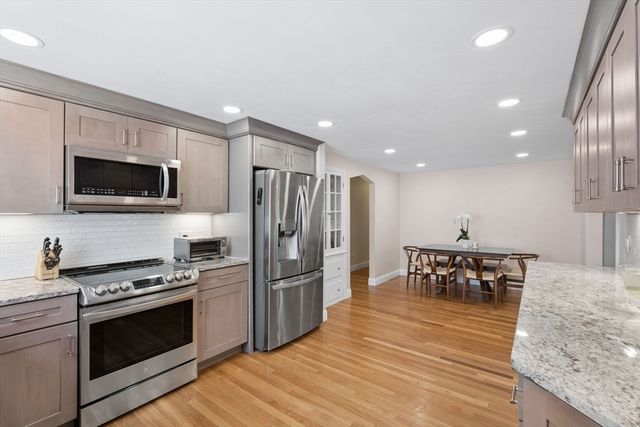 83 Colgate Dr, North Andover, MA 01845