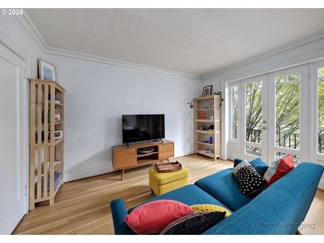 1811 Nw COUCH St 302, Portland, OR 97209