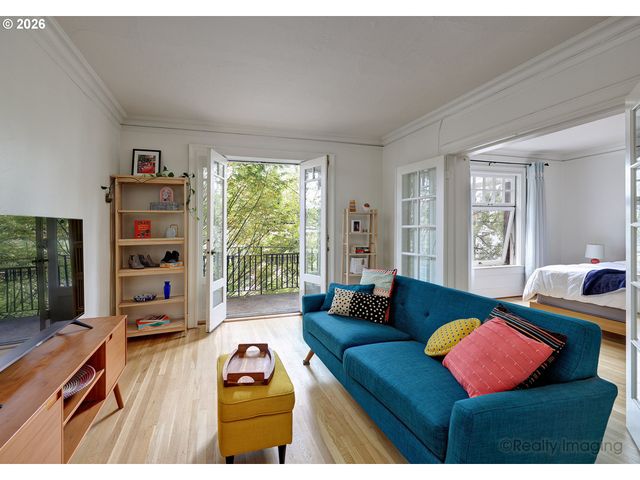 1811 Nw COUCH St 302, Portland, OR 97209