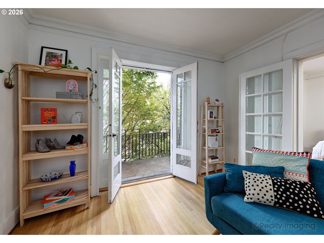 1811 Nw COUCH St 302, Portland, OR 97209