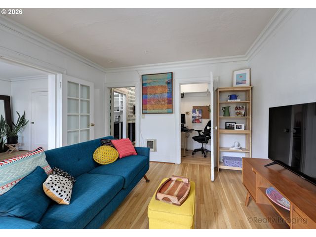 1811 Nw COUCH St 302, Portland, OR 97209
