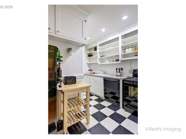 1811 Nw COUCH St 302, Portland, OR 97209