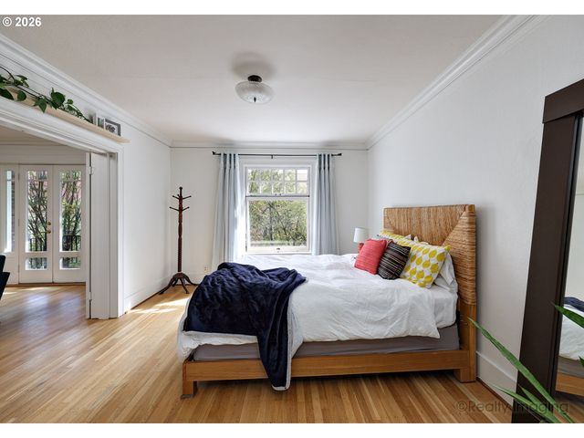 1811 Nw COUCH St 302, Portland, OR 97209