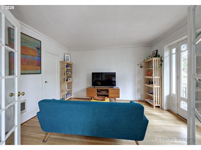 1811 Nw COUCH St 302, Portland, OR 97209
