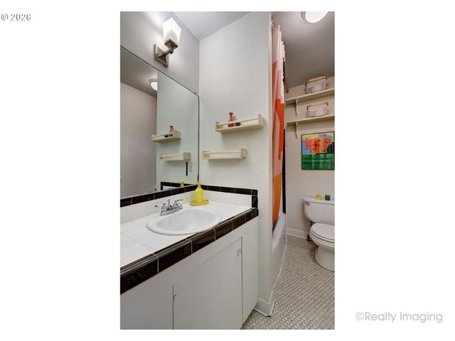 1811 Nw COUCH St 302, Portland, OR 97209