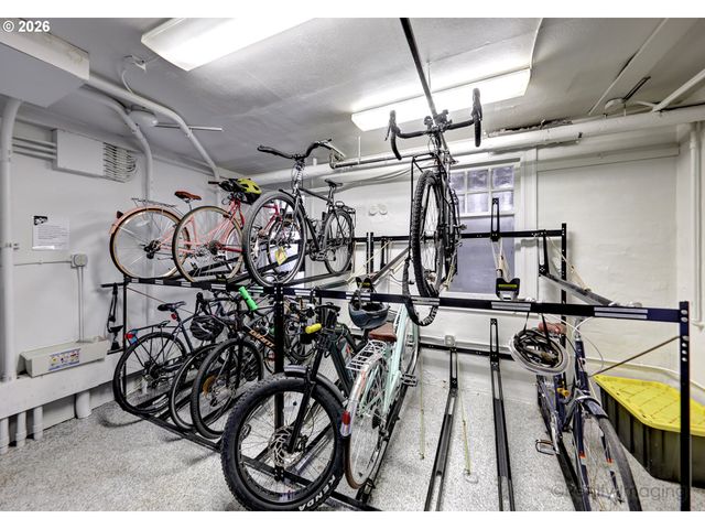 1811 Nw COUCH St 302, Portland, OR 97209