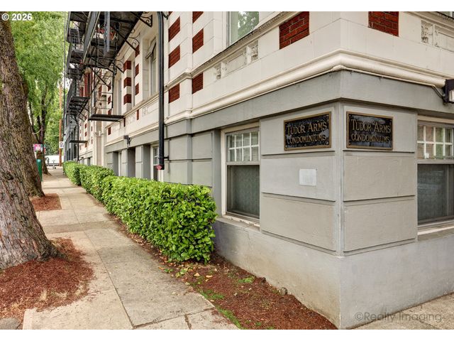 1811 Nw COUCH St 302, Portland, OR 97209