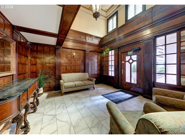 1811 Nw COUCH St 302, Portland, OR 97209