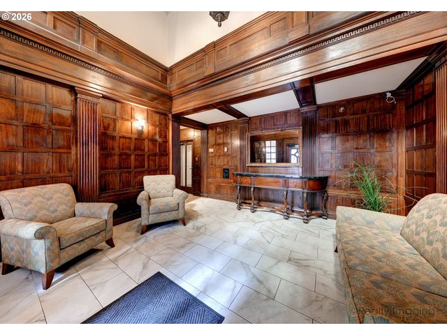 1811 Nw COUCH St 302, Portland, OR 97209