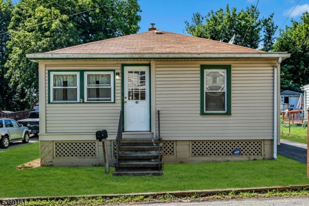 41 Nestor St, Franklin Boro, NJ 07416