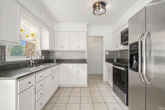 52401 County Road 7, Elkhart, IN 46514