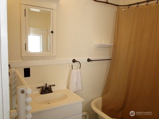 1921 44 Avenue SW, Seattle, WA 98116