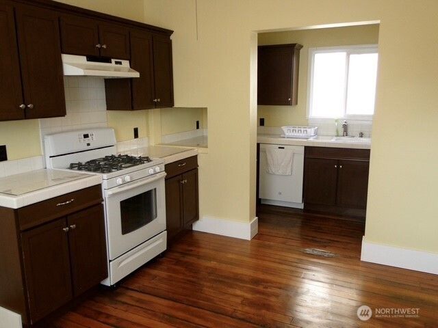 1921 44 Avenue SW, Seattle, WA 98116