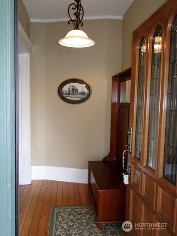 1921 44 Avenue SW, Seattle, WA 98116