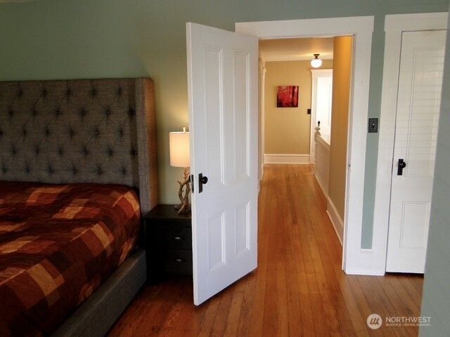 1921 44 Avenue SW, Seattle, WA 98116