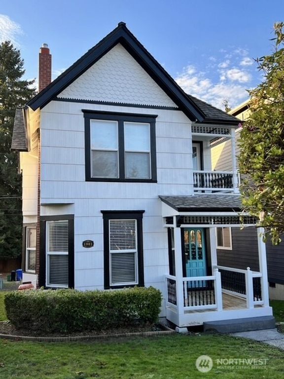1921 44 Avenue SW, Seattle, WA 98116