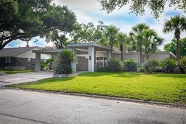 10211 Willowgrove Drive, Houston, TX 77035