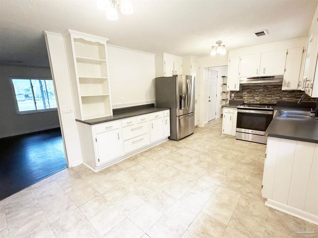 5980 Pursley Ave, Pensacola, FL 32526