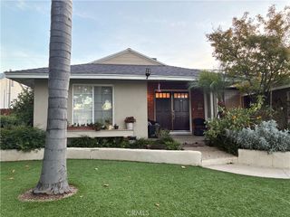 19046 Friar St, Tarzana, CA 91335