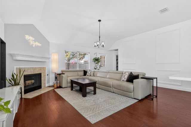 1347 Lake Forest Drive, Grand Prairie, TX 75052