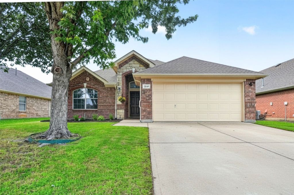 1347 Lake Forest Drive, Grand Prairie, TX 75052