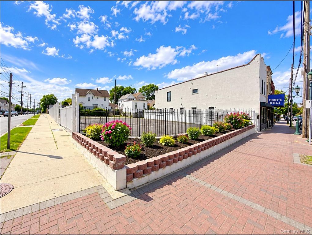 557 Hempstead Turnpike, Elmont, NY 11003 — exterior