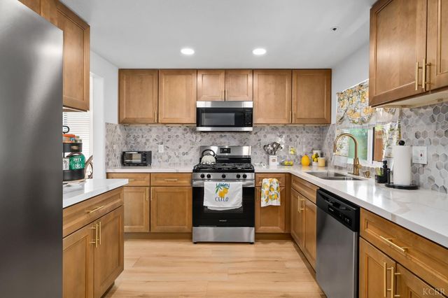 17253 Dolphin Street, Fontana, CA 92336