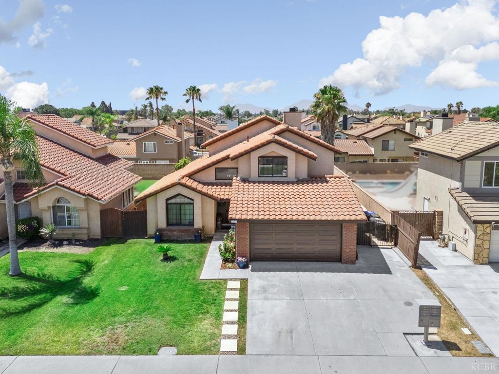 17253 Dolphin Street, Fontana, CA 92336