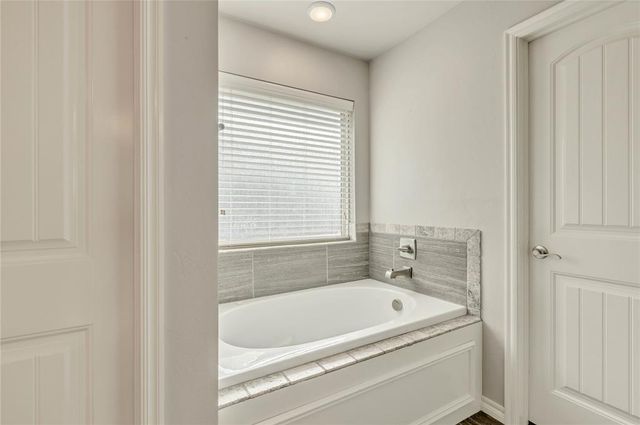 717 Windy Lane, Yukon, OK 73099