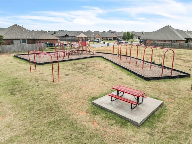 717 Windy Lane, Yukon, OK 73099