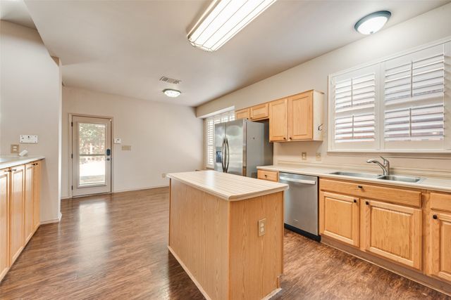 3900 Kirby Drive, Denton, TX 76210