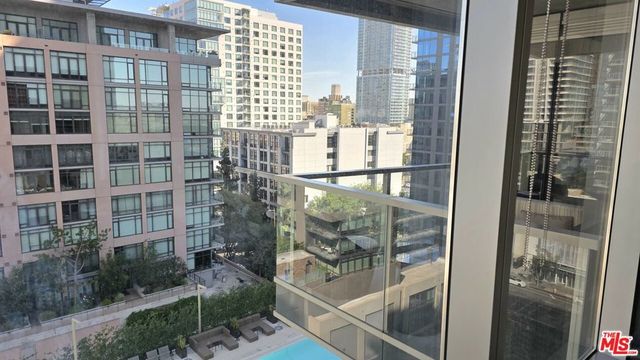 1155 S Grand Avenue 1116, Los Angeles, CA 90015