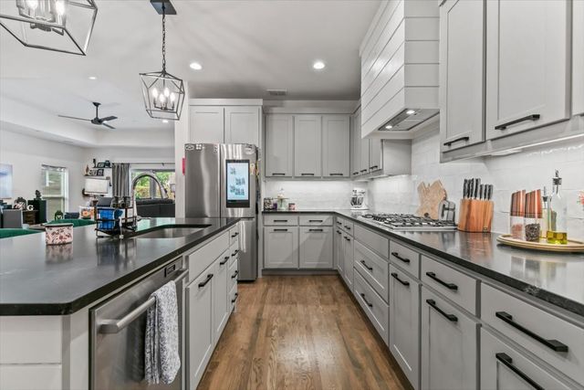 809 Meadow Bend Loop S, Grapevine, TX 76051