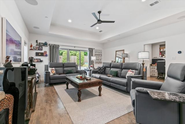 809 Meadow Bend Loop S, Grapevine, TX 76051
