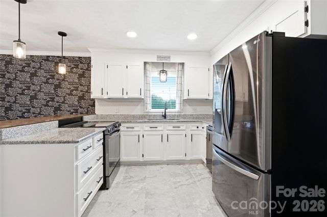 21 Eagle Drive, Taylorsville, NC 28681