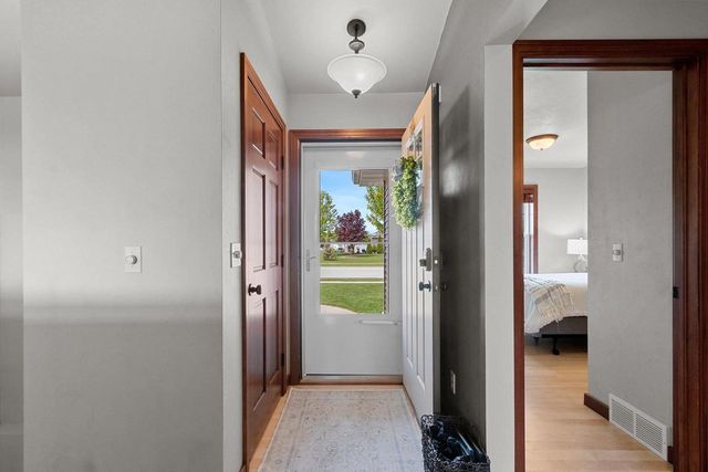 W6301 KIMBERLY TRAIL, Menasha, WI 54952