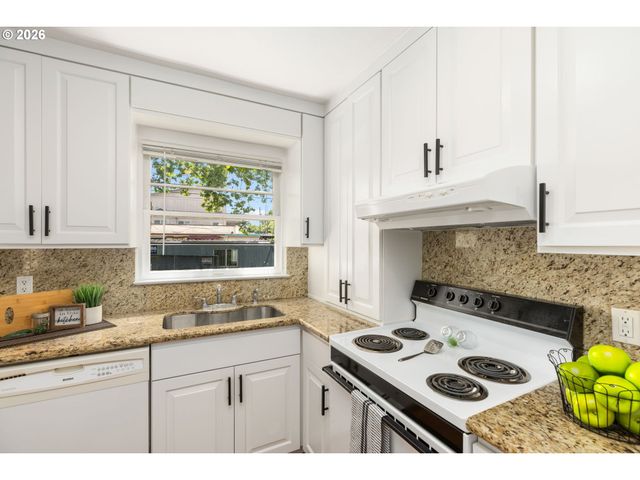 6811 Ne BROADWAY, Portland, OR 97213